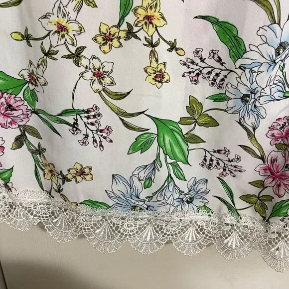 Kut from the Kloth White Floral Blouse with Lace Hem - Picture 4 of 8